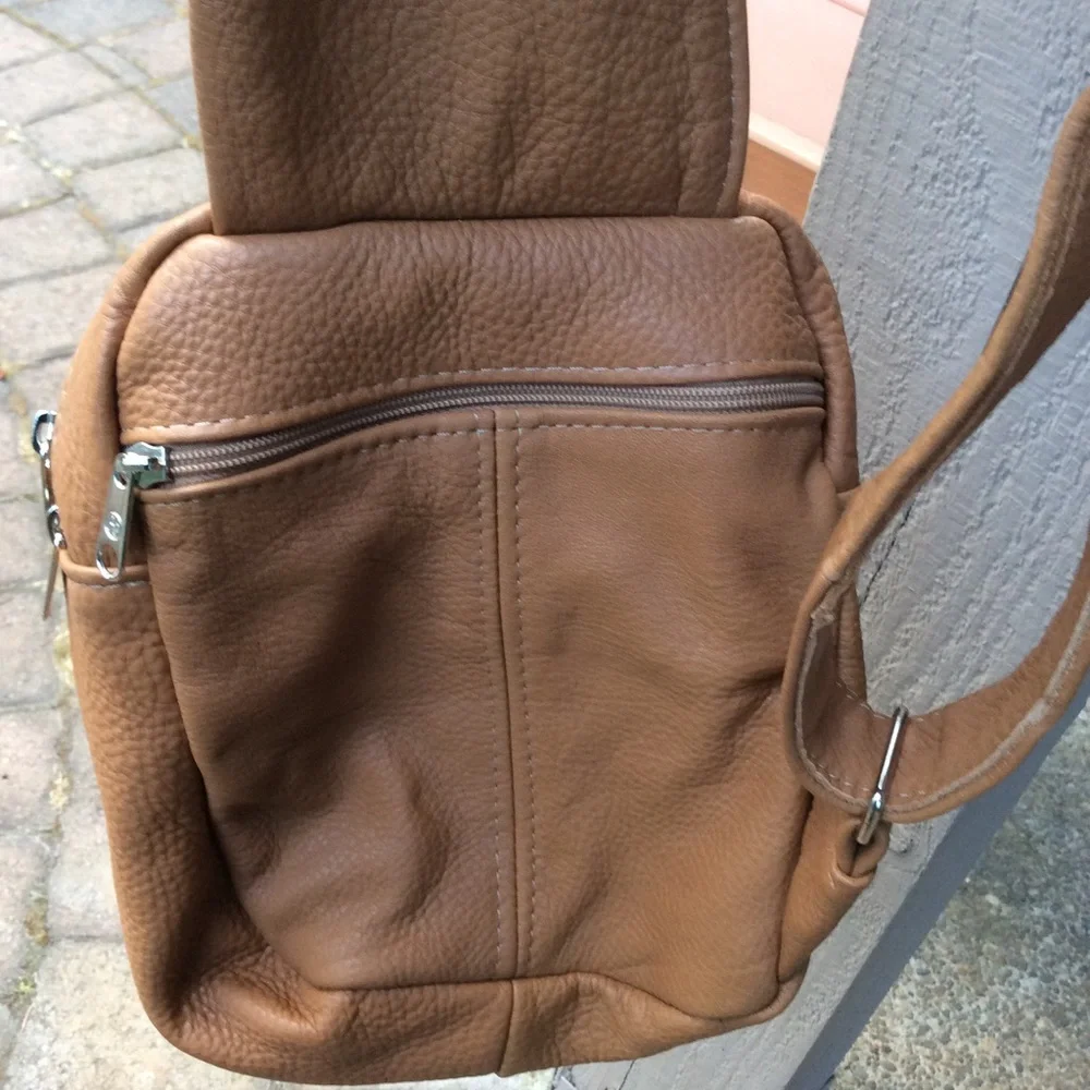 Leather sling travel bag Mexico multiple zip slots - Picture 1 of 4